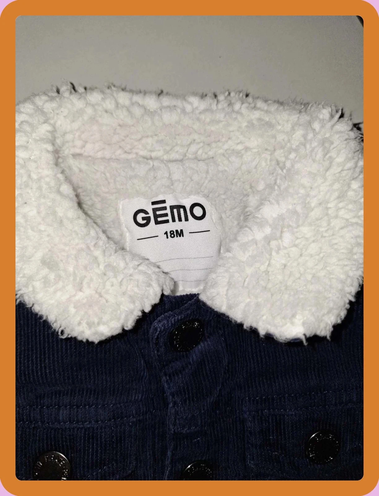 Roupa de bebê em veludo azul com gola de lã – photo 2